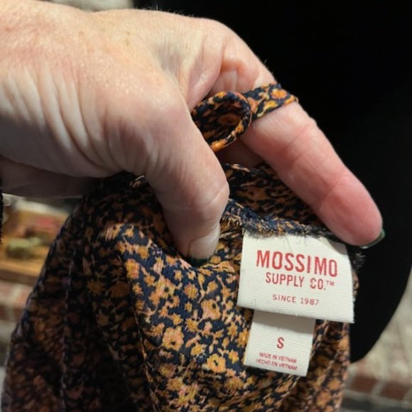 Spring Back Tie and Light Top - Picture 4 of 4